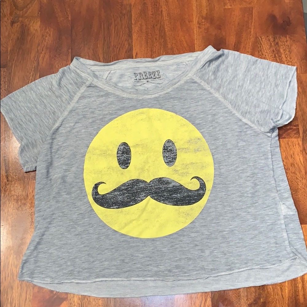 Juniors smiley face crop top sz large